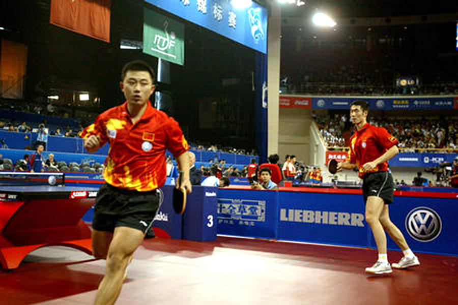 图3---第四十八届世界乒乓球锦标赛，阎森（左）王励勤获得男子双打比赛第三名。.png